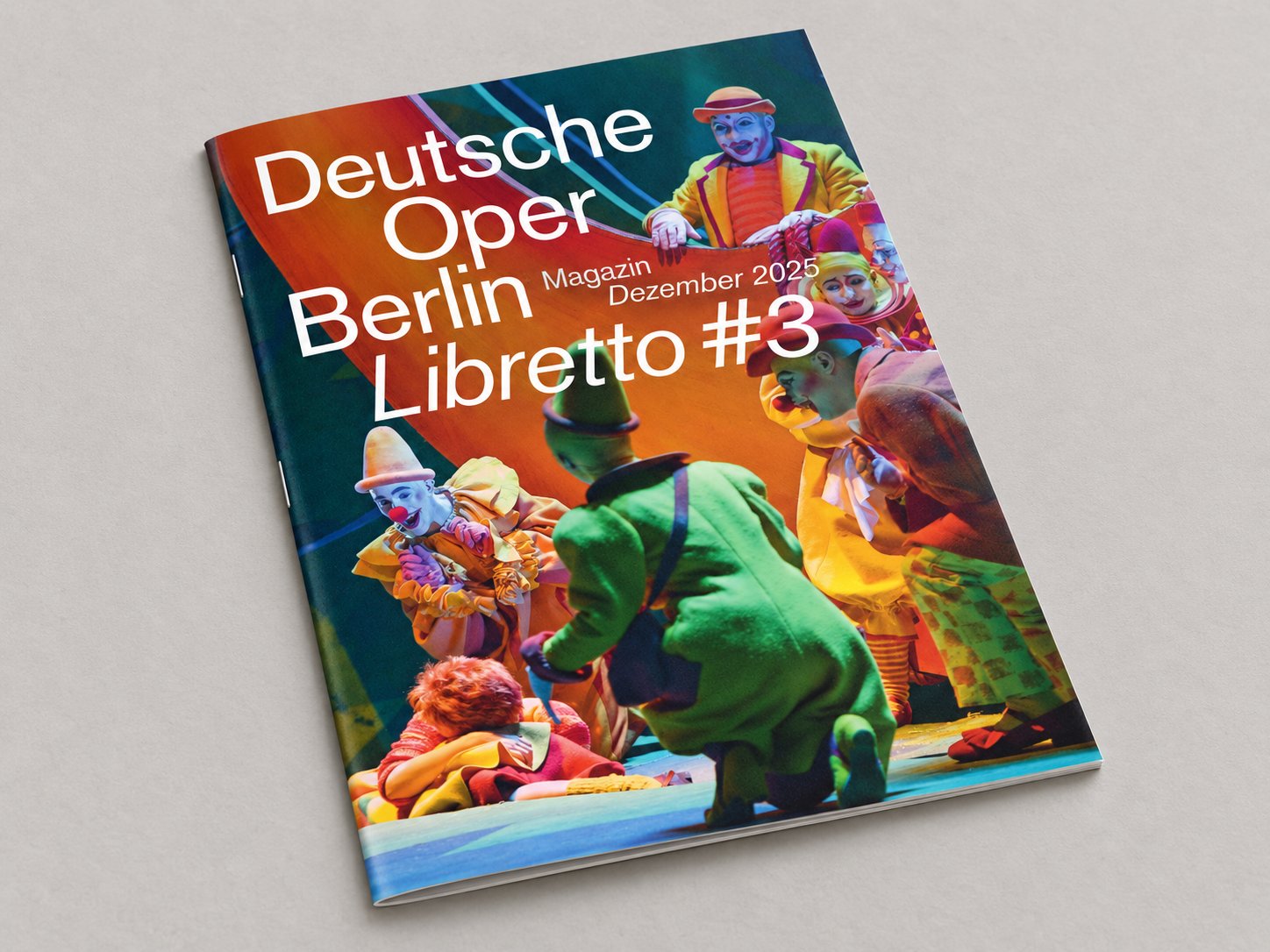 Bunt illustrierte Ausgabe „Libretto #3“ der Deutschen Oper Berlin